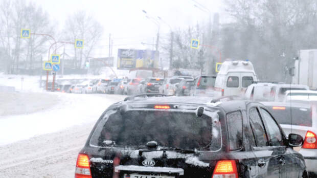 СМИ: Штрафы за пересечение разметки могут отменить при сильном снегопаде