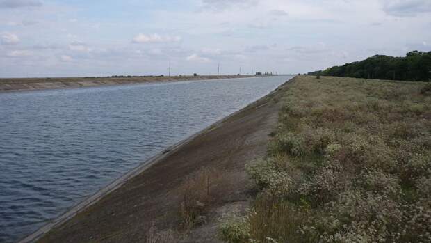 В сторону Крыма пошла днепровская вода из-за прорыва дамбы