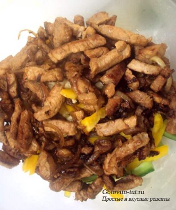 Корейский салат с мясом и огурцами