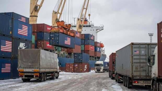 РИА Новости: Россия нарастила импорт одежды из США до рекорда 2002 года