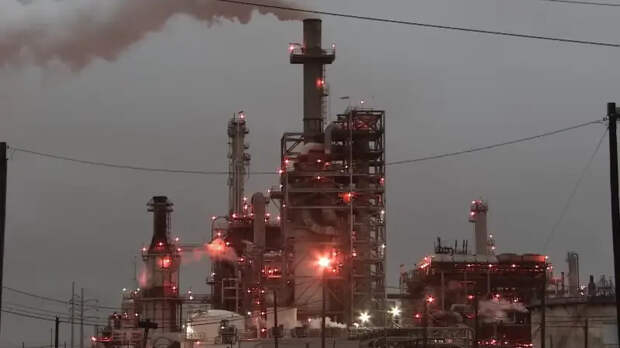 Иран начал уничтожать нефтяную инфраструктуру Саудовской Аравии