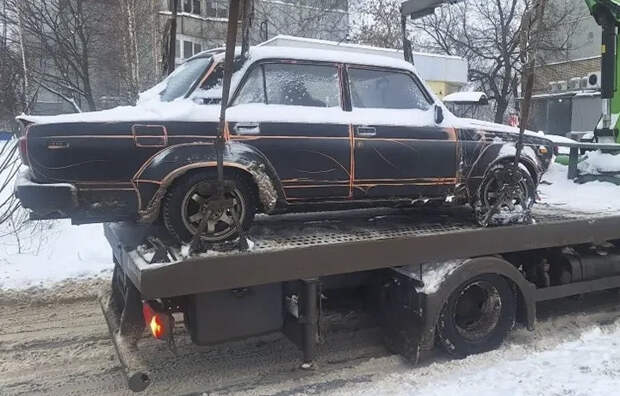 В Туле водителя, устроившего дрифт на площади, установили по видео из соцсети