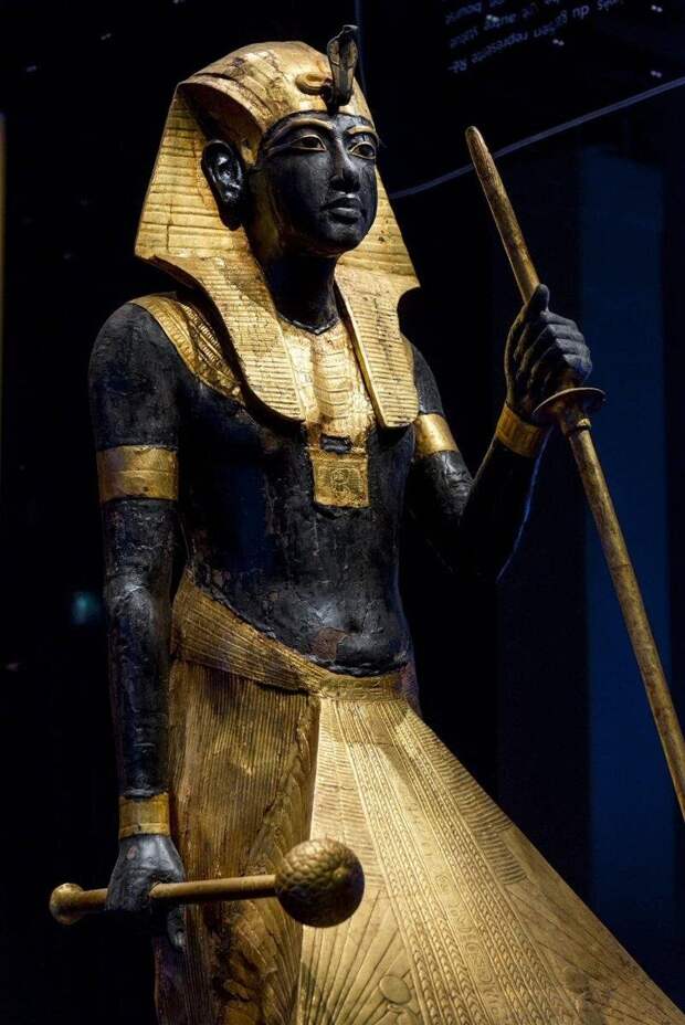 Статуя из гробницы Тутанхамона