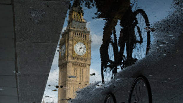Отражение Биг Бена в Лондоне, Великобритания. 27 июня 2016. Архивное фото