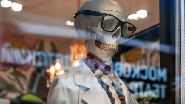 "Принимайте арбидол и сидите дома": Фармацевтов оптимизировали, а тут эпидемия