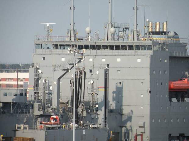 Военно-морская база Норфолк – проплывая мимо