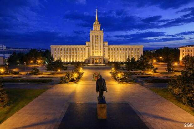 Дом советов под шпилем / Фото: 2Gis