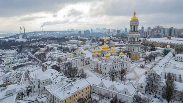 Оставшимся без отопления жителям Киева посоветовали уезжать из города