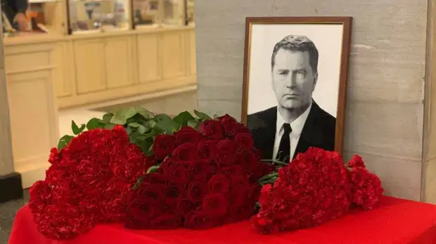 «Казалось, что он вечен»: в Москве прошла церемония прощания с Владимиром Жириновским