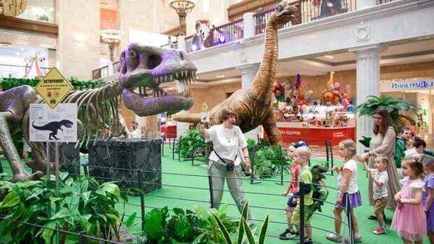 «Динозавры на каникулах»: ЦДМ приглашает на семейный фестиваль
