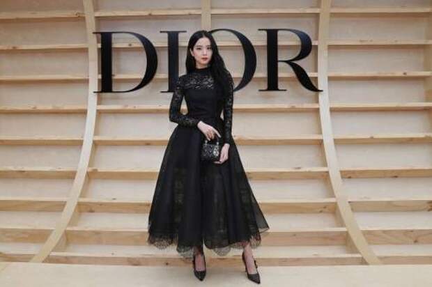 Dior Beauty и Джису впервые в истории запустили рекламу в WhatsApp