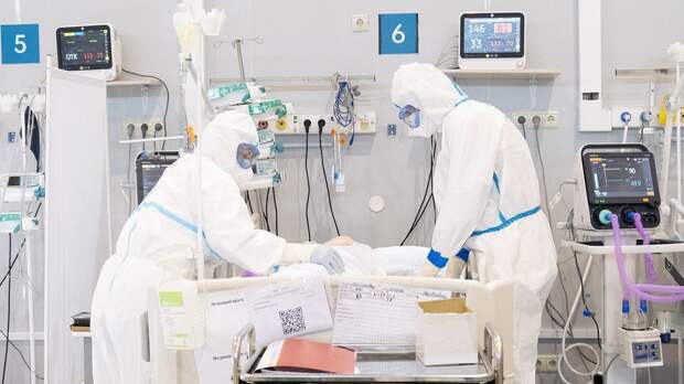 В России растет число заболевших COVID-19. С чем это связывают и что подрывает доверие к вакцинации?