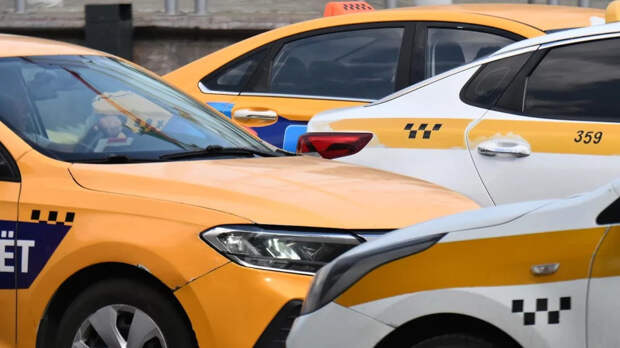 Госдума приняла резонансный закон о локализации такси