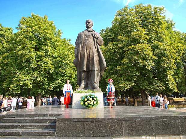 Нужен ли Луганску памятник, воздвигнутый запрещенной в России организацией?