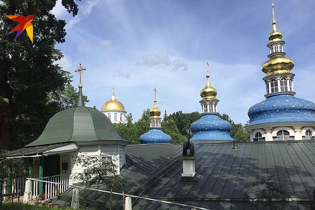 Монастырские купола Фото: Елена ЧИНКОВА