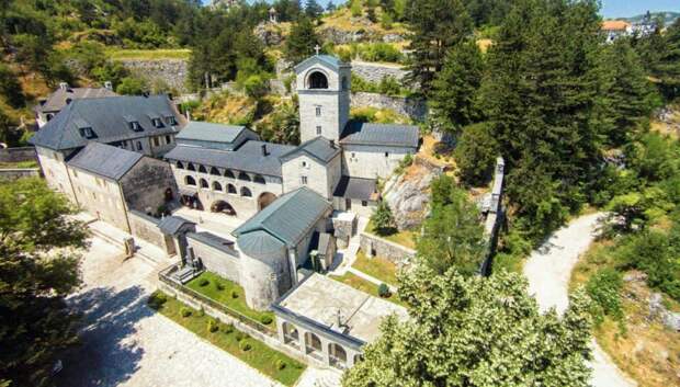 Черногорские раскольники хотят служить в древней резиденции митрополитов СПЦ