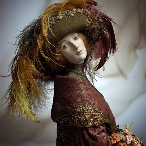 Осенние дни. Манто по силуэту 1910-12 годов с восточным орнаментом, отделка выполнена бисером и стразами. Высота 60 см alexandrakukinova_gallery. Цена на авито 1 млн 200 тыс рублей