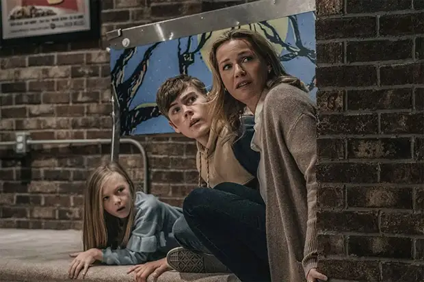 Камео Шнурова и хиты 1990-х: каким получился американский боевик Найшуллера «Никто»