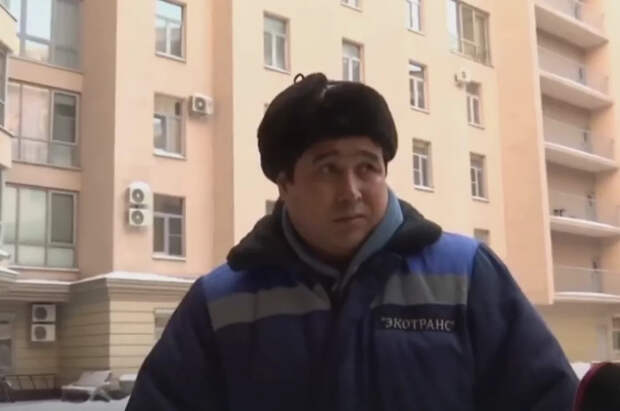 Спасший мальчика в Петербурге дворник получил премию имени Тиграна Кеосаяна