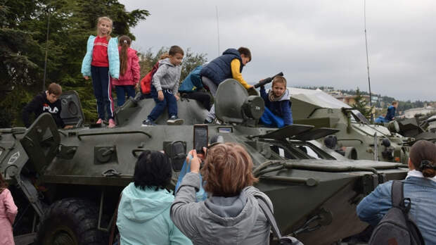 В Ялте прошла военно-патриотическая акция «Нет выше чести Родине служить»