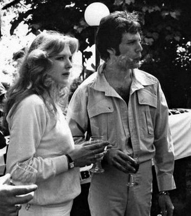 В 1973-м Queen выпустили дебютный альбом, тогда же Меркьюри сделал Мэри предложение руки и сердца.