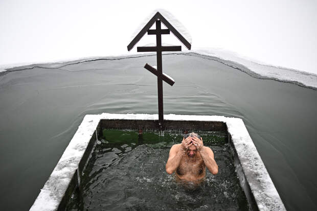 Британец описал популярную в России народную традицию фразой «я думал, вы шутите»