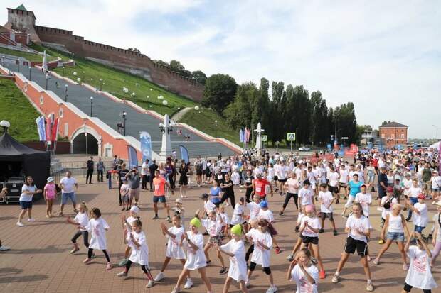 В забеге по Чкаловской лестнице приняли участие 500 человек в День физкультурника 13 августа