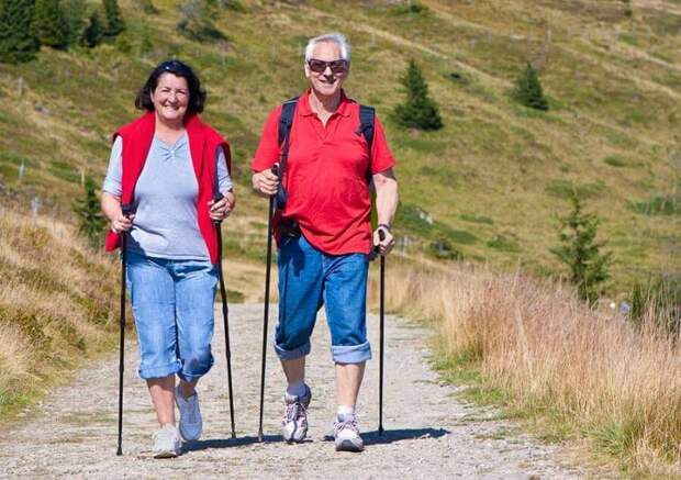 Скандинавская ходьба как лекарство от старости