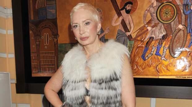 79-летняя Татьяна Васильева узнала пол восьмого внука: видео