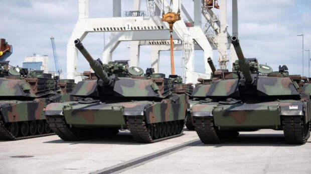 ОБТ M1 «Абрамс» A1 FEP, переданные Польше в 2023 году, в Щецине.