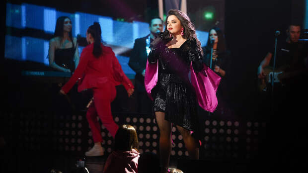 SHOT: зрителей концерта Наташи Королевой в Краснодаре возмутили костюмы танцоров