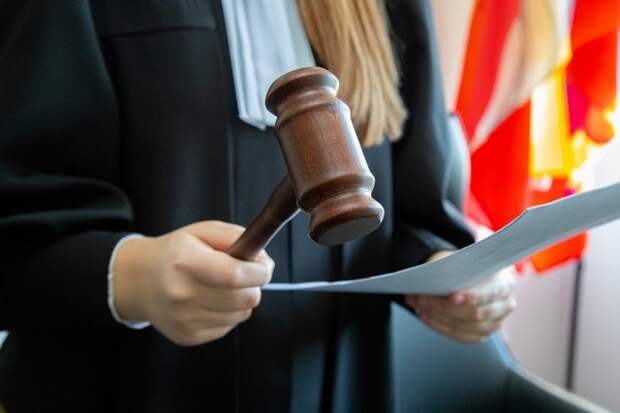 Суд обязал курских соседей освободить общедомовое имущество