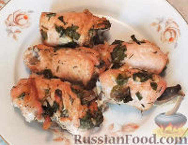 Фото к рецепту: Куриные рулетики с грибами