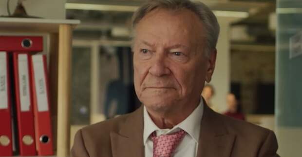 PREMIER представит комедию «Стажёр по-русски» с Сергеем Шакуровым в главной роли