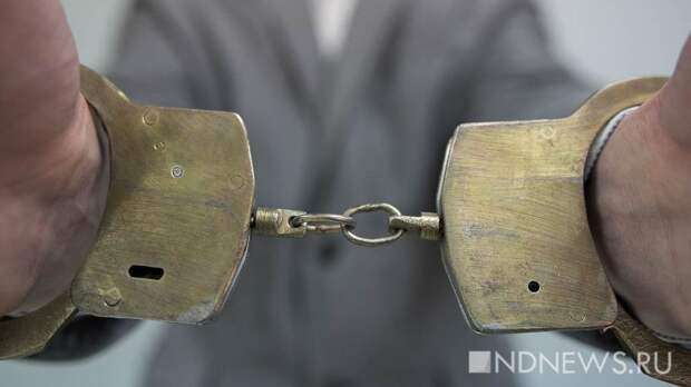 После падения снега на коляску с ребенком в Ревде задержали директора УК