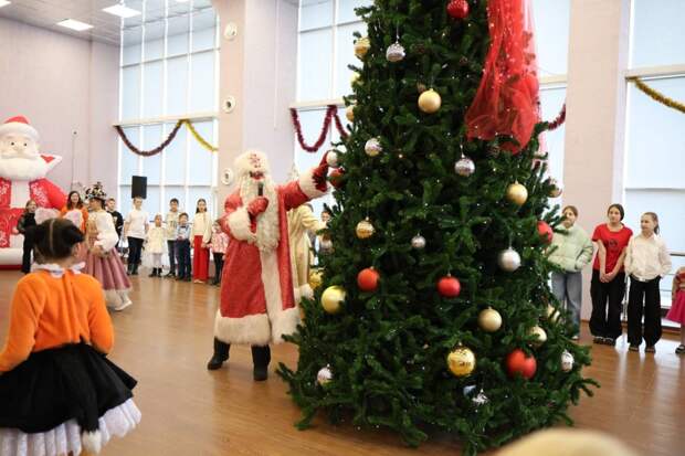 Почти 1,8 тысячи детей посетили благотворительные новогодние мероприятия в Майкопском районе
