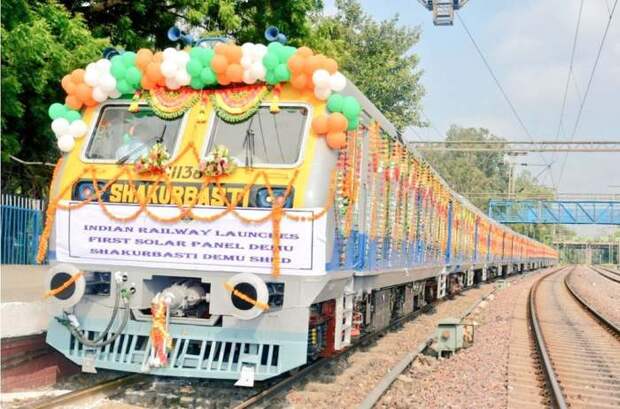 В Индии запустили солнечный поезд.