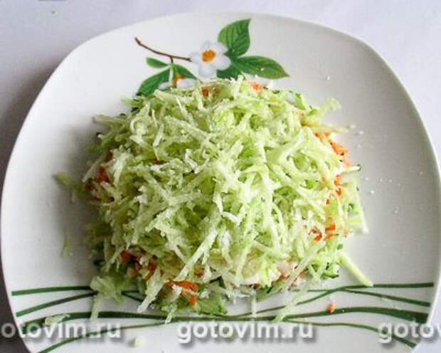 Слоеный салат с творогом, свежими овощами и грецкими орехами, Шаг 07