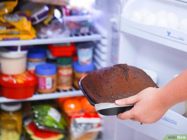 Не следует остужать еду вне холодильника.