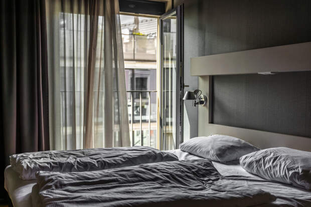 Мужчина годами жил в номере гостиницы и попытался выдать себя за ее владельца