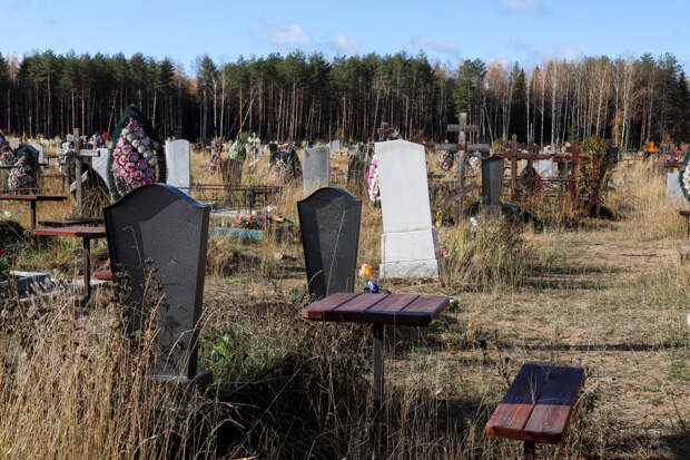 Больше всего досталось Золотареву: неизвестные осквернили могилу группы Дятлова в Екатеринбурге