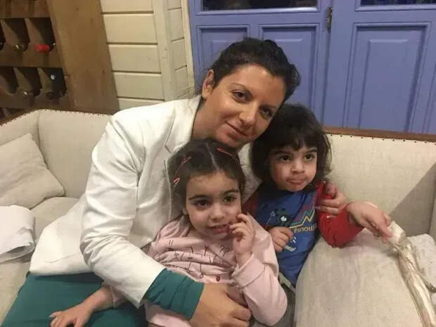 Маргарита Симоньян с детьми