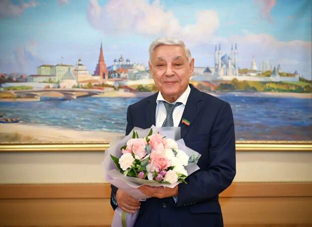 Мөхәммәтшин хатын-кызларны 8 Март бәйрәме белән котлады