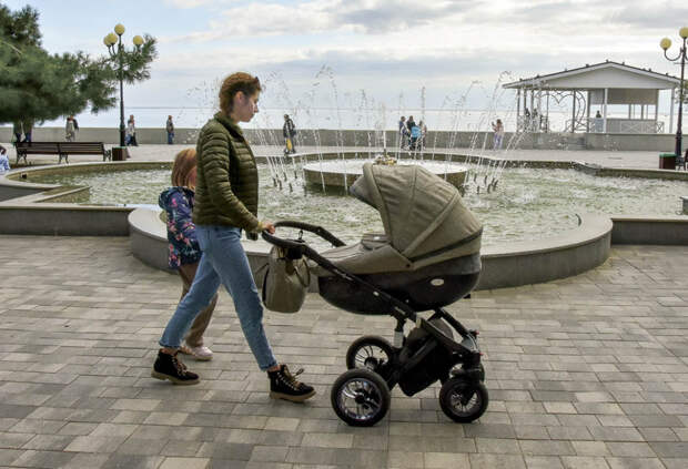 Более 130 тысяч детей и порядка 3 тысяч беременных женщин получают единое пособие в Крыму: как изменились правила назначения