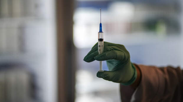 Мишустин сообщил о включении лечения онковакцинами в программу ОМС