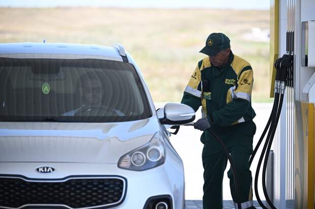 Проблемы с бензином в Крыму объяснили