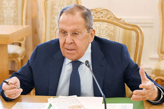 Арагчи и Лавров по телефону обсудили окончание конфликта вокруг Ирана