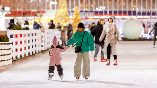 В Москве открыли более 150 катков с искусственным льдом