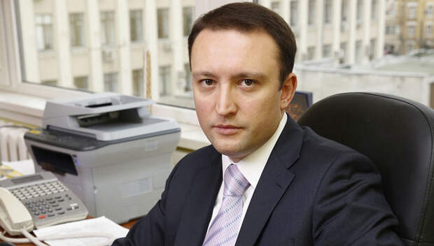 Арестованы пресс-секретарь Роскомнадзора и двое чиновников