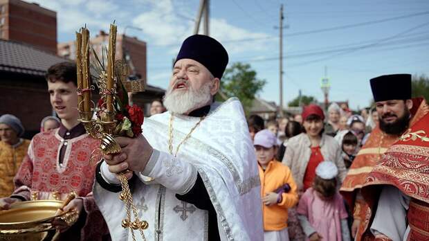 Кадр из фильма «Служение» Кадр из фильма «Служение»